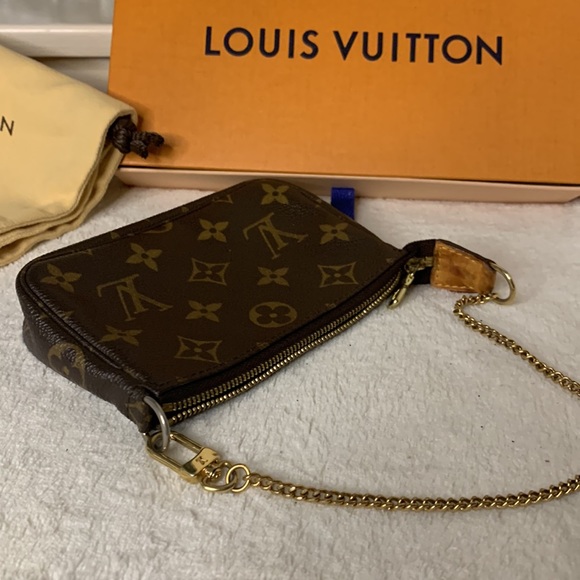 Authentic Louis Vuitton mini purse with chain. Comes with dustbag and box - Picture 4 of 13